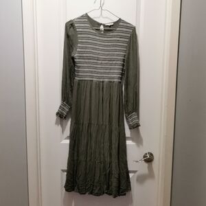 Elegant Long Sleeve Dress in Olive.Both waist and pit to pit can stretch to 20in